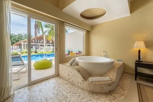 https://www.palmarbeachresortandspa.com/galleries/Suites/SWIM UP TERRACE.webp